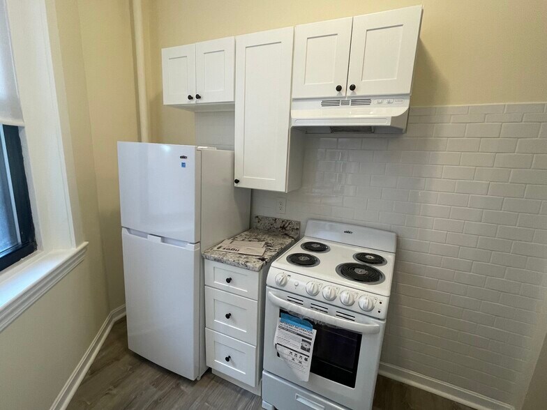 Building Photo - 504 Beacon St