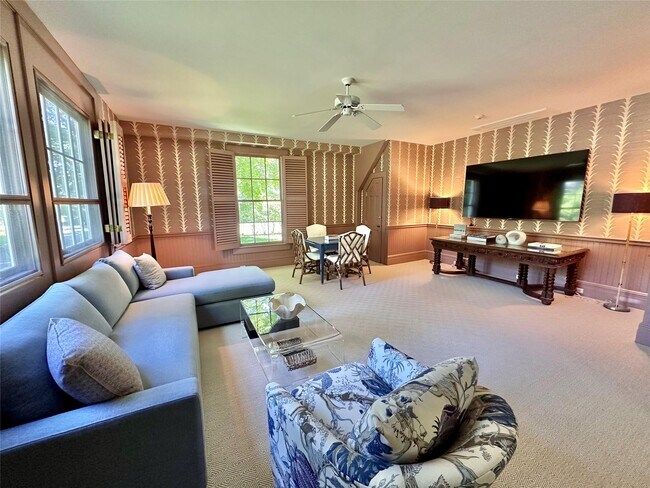 Building Photo - 5 Shinnecock Rd