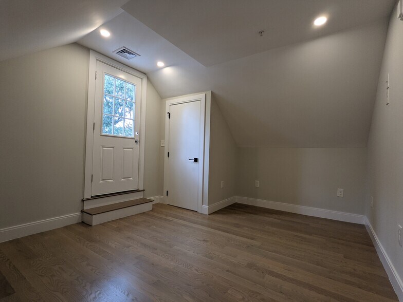 Building Photo - 46 Ridgemont St