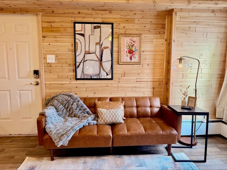 Building Photo - 619 N 8th St