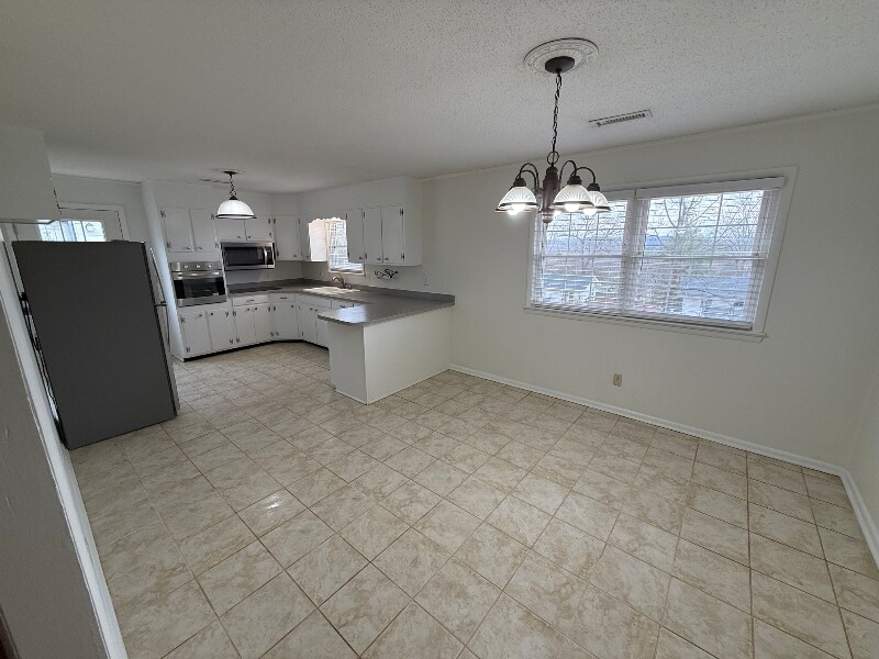 Building Photo - 8912 Bayview Dr