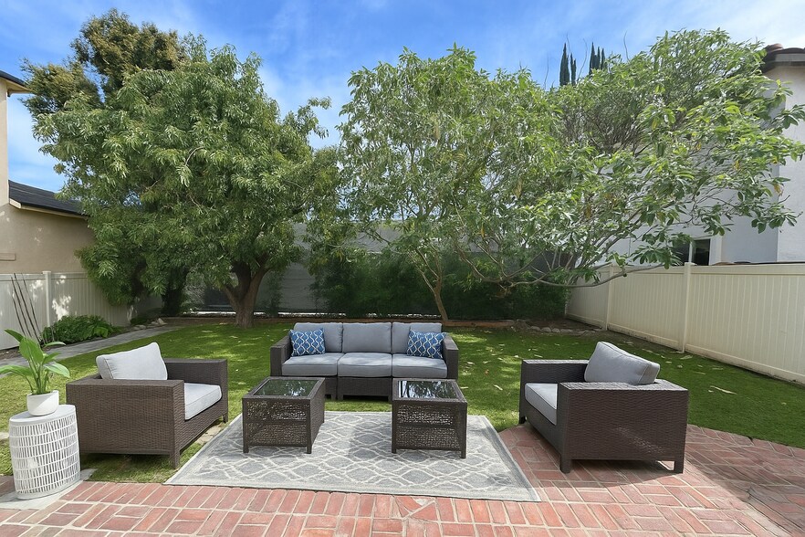 backyard - 4918 Haskell Ave