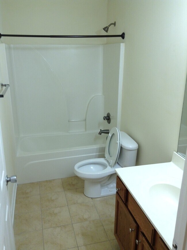 Building Photo - 6br House Near Campus FOR RENT