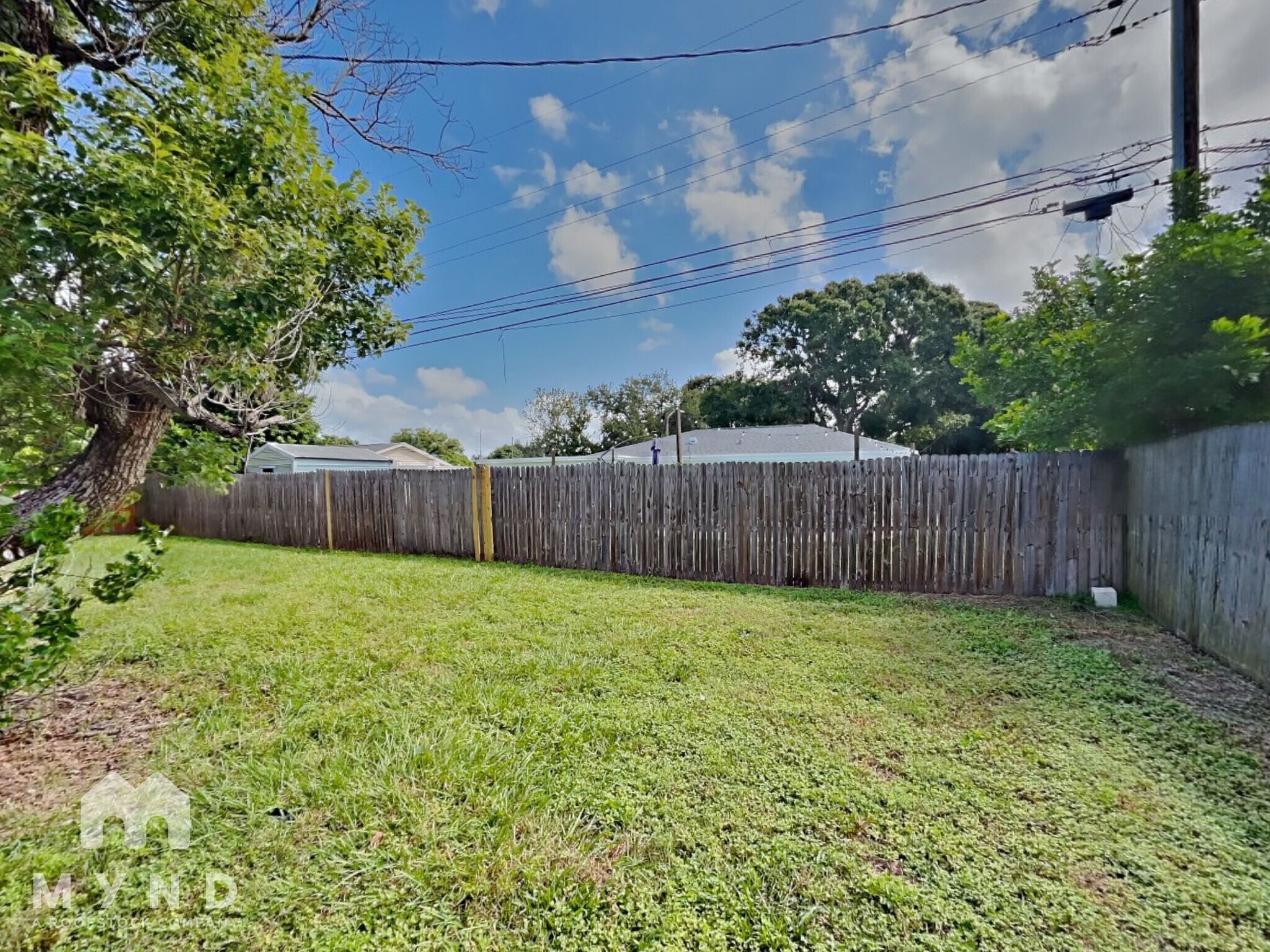 Building Photo - 7563 Meadowlawn Dr N