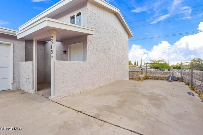 Building Photo - 2513 Red Sails Dr
