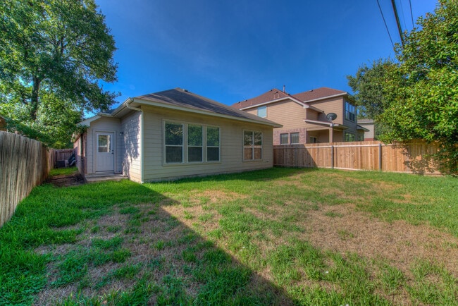 Building Photo - Quality home on cul-de-sac in quiet commun...