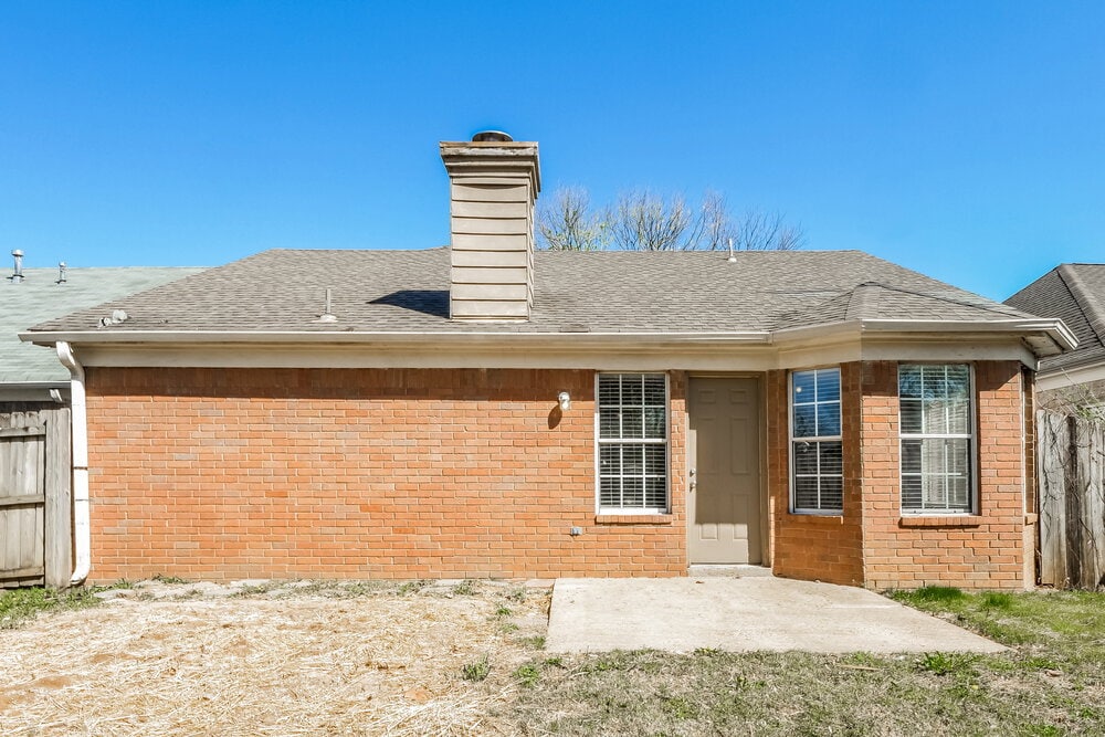 Building Photo - 1651 Thomas St