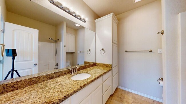 Building Photo - 3805 Silverthorne Ln