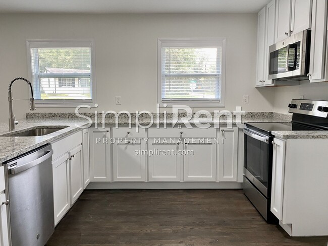 Building Photo - FULLY RENOVATED 3 / 2 Home - Available Now...