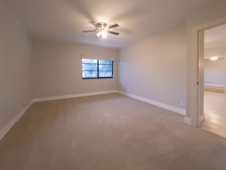 Building Photo - 64 Isle Of Venice Dr