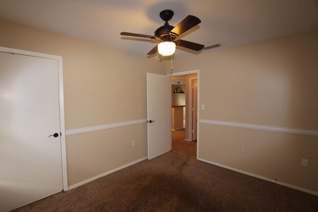 Building Photo - COMING SOON-Spacious 3 Bedroom in Whitehouse!