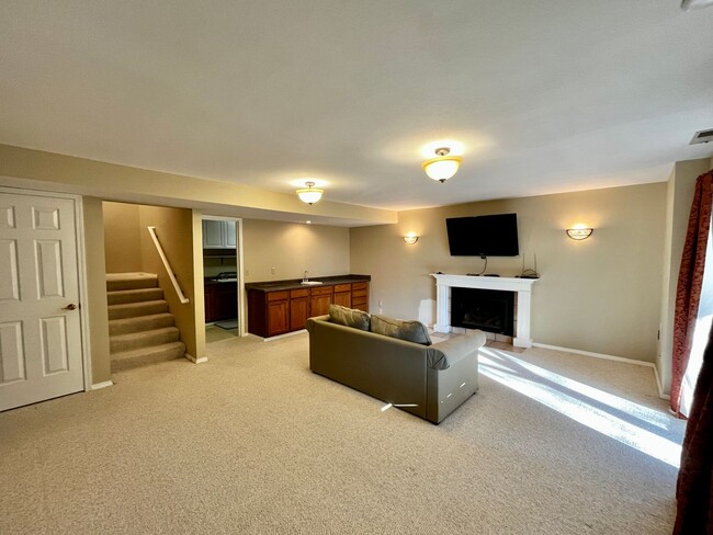 Building Photo - 4 Bedroom, 3 Car Garage Home in CK School ...