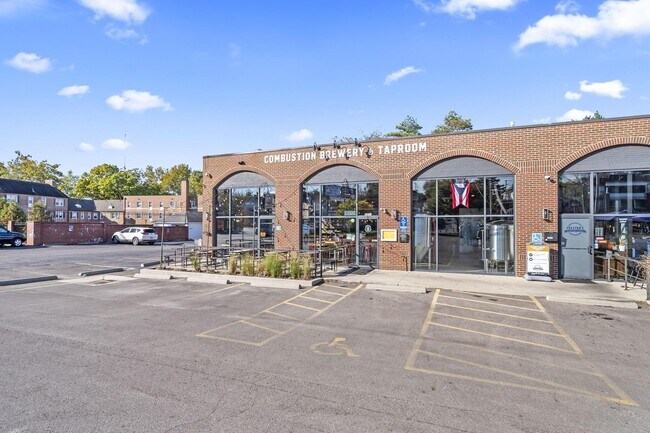 Building Photo - 263 Crestview Rd