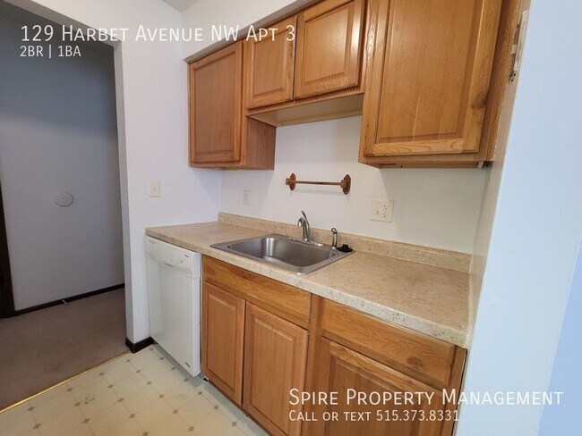 Building Photo - ***Half Month Free!*** - NW 2 bedroom 1 ba...