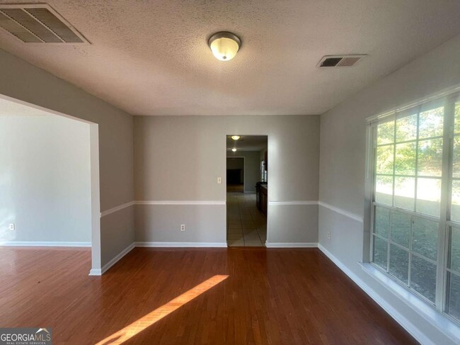 Building Photo - 6387 Seths Way