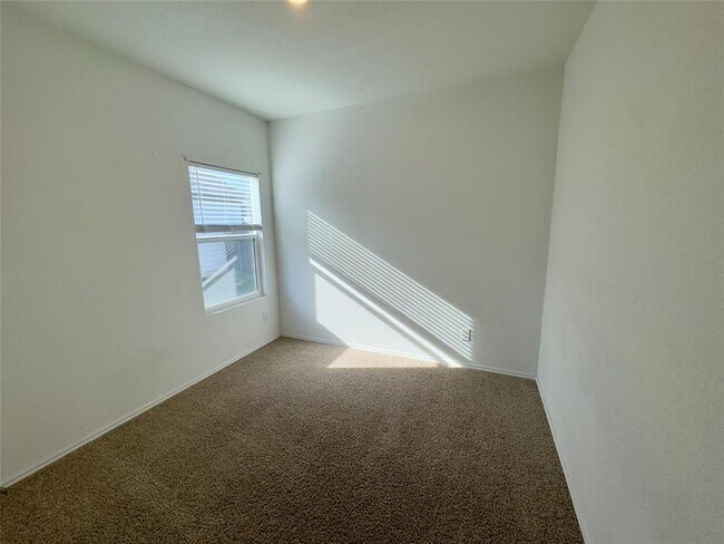 Building Photo - 511 Halfmoon Dr