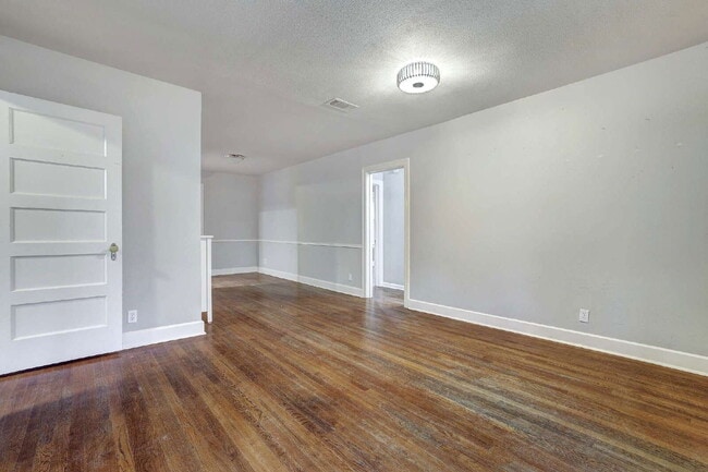 Building Photo - 1309 E 13th St