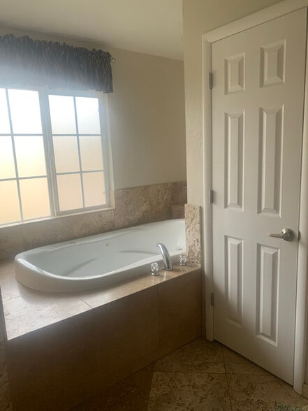 Building Photo - 1249 W Apache Ln