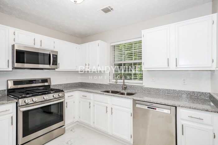 Building Photo - 6445 Emerald Pointe Cir