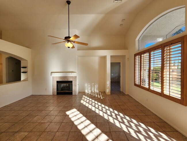 Building Photo - Charming Single-Story Pulte Home in a corn...