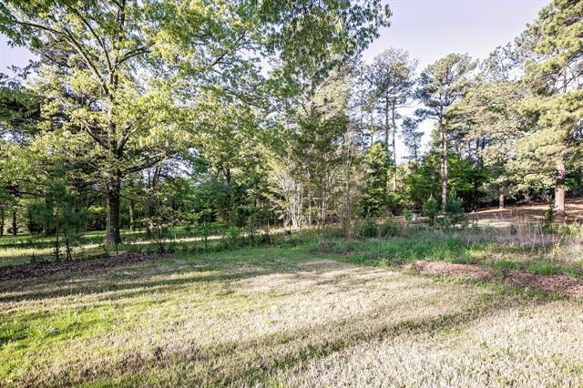 Building Photo - 18310 Timber Oaks Dr