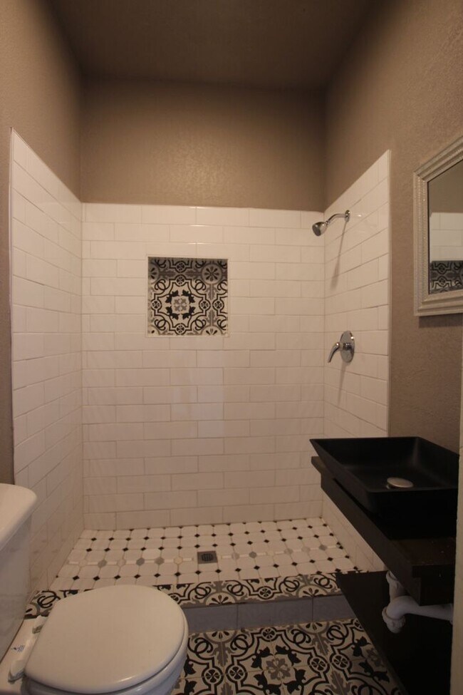 Building Photo - Tenneha Ave N 1535/1537