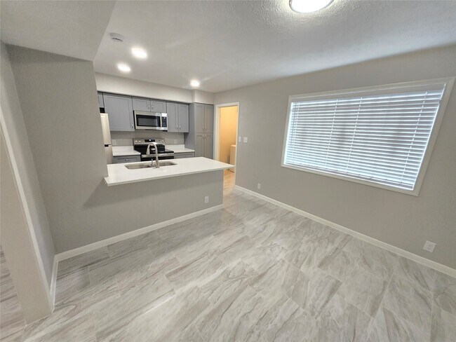 Building Photo - 8101 Amelia Rd