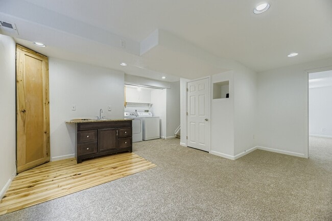 Building Photo - 9905 Aftonwood St
