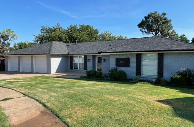 Building Photo - 1233 Crossroads Ct