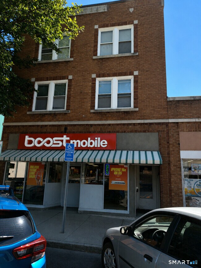 Building Photo - 1067 Main St