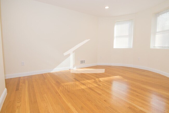 Building Photo - 1797 Beacon St
