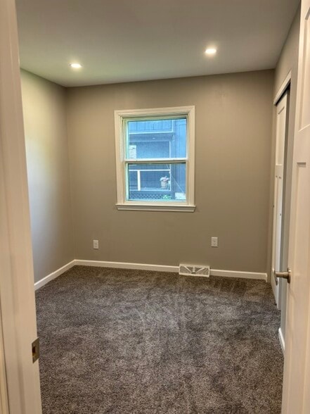 Bedroom 3 - 863 S Silver Lake St