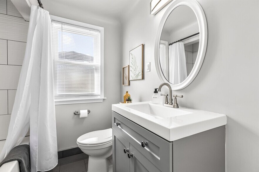 Building Photo - 8254 Mary Ann Ave