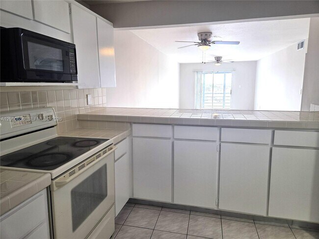Building Photo - 4670 W 13th Ln