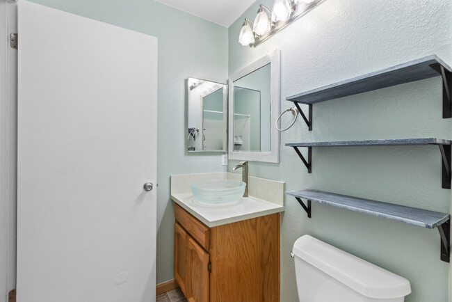 Building Photo - 8753 Redwood Grove Way