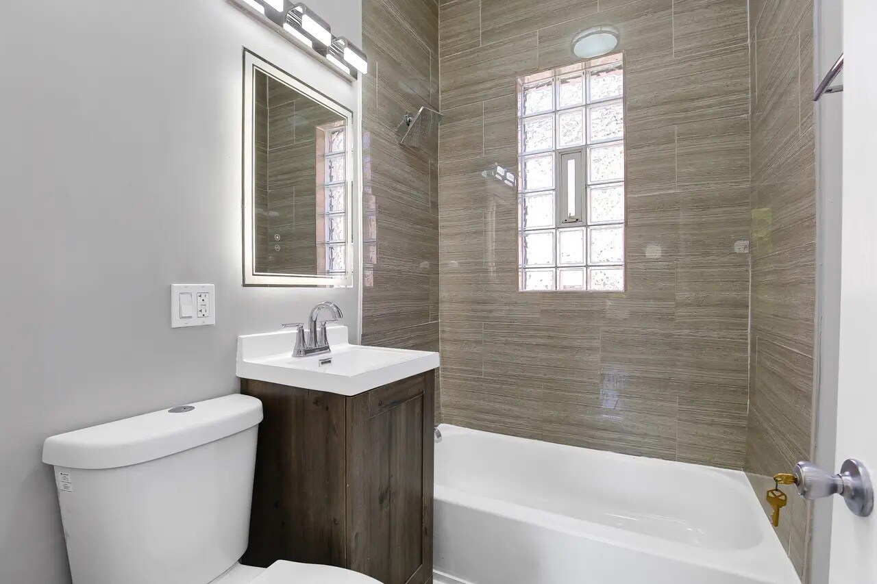 Building Photo - 545 N Drake Ave