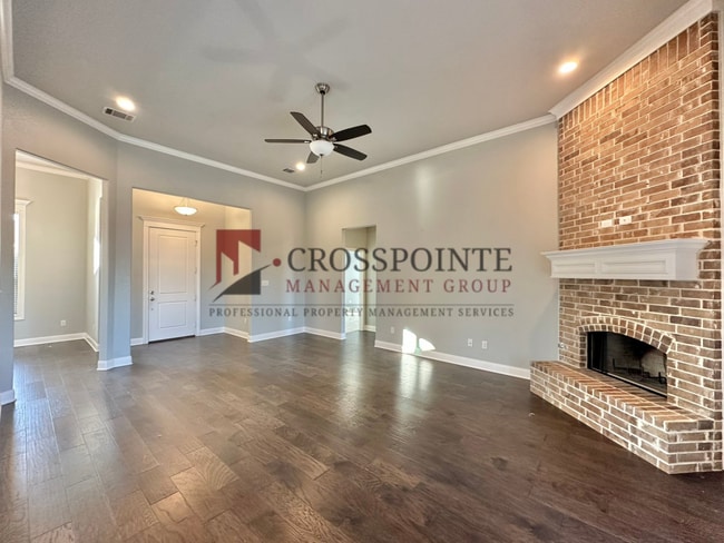 Building Photo - Stunning 3 Bed 2 Bath in South Tyler!