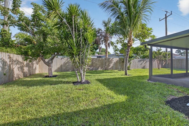 Building Photo - 513 Lindell Blvd