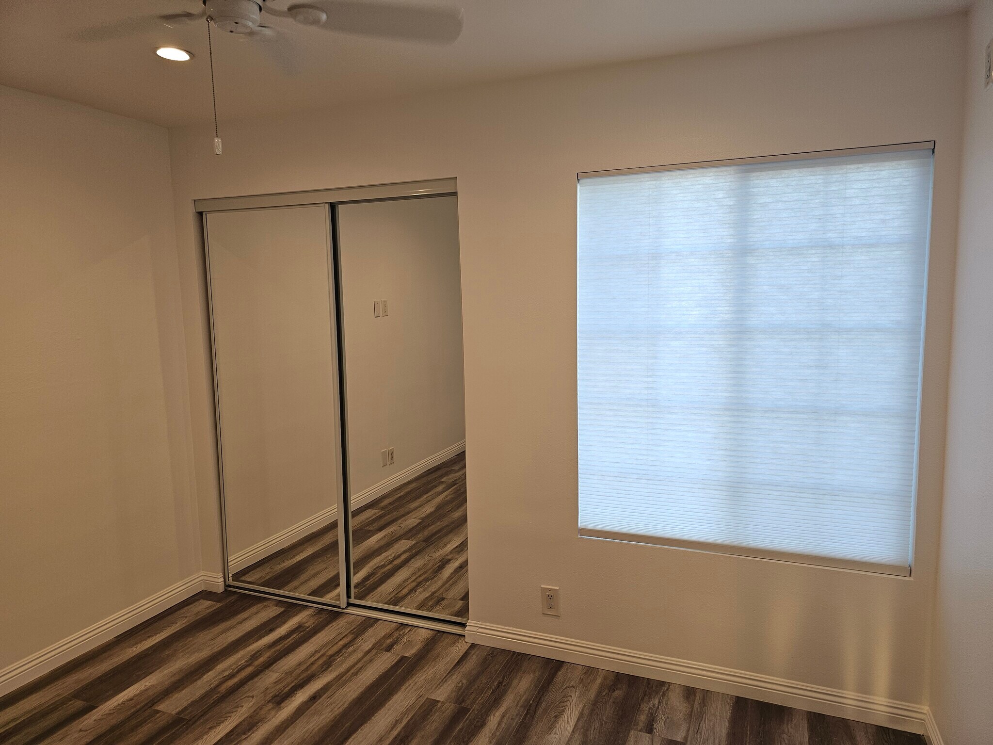 Building Photo - 6501 Vanalden Ave