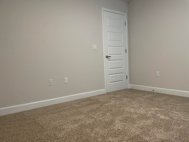 Building Photo - 5236 NW Iredell St