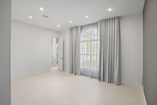 Building Photo - 3201 E Stonebrook Cir