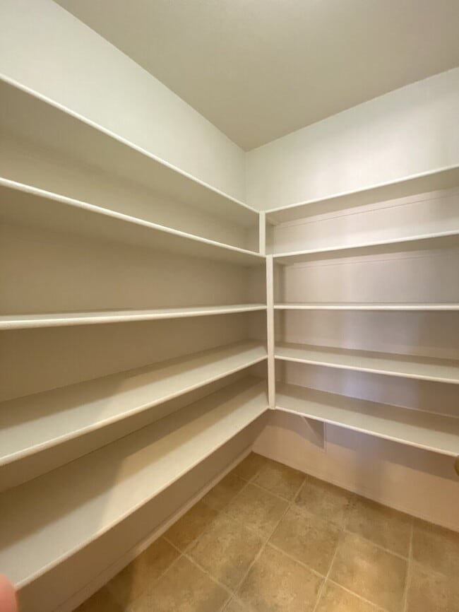 Building Photo - GATED COMMUNITY - 3 Bedroom w/Loft