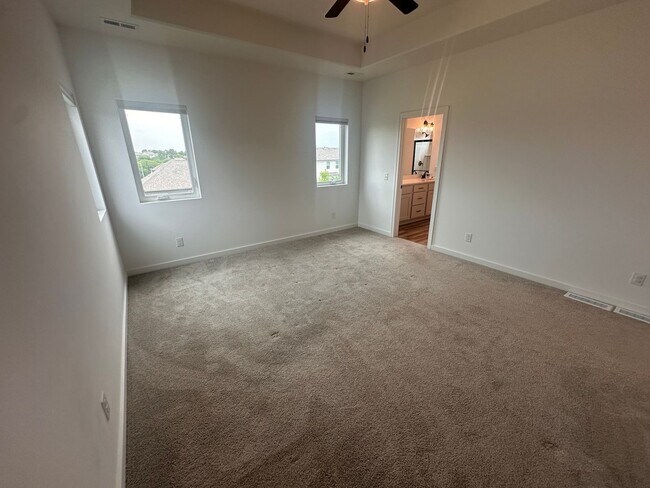 Building Photo - Home For Rent Papillion