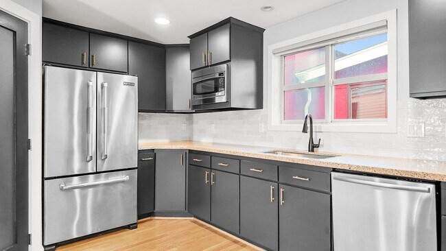 Building Photo - 3bd/2.5ba Seattle Townhome