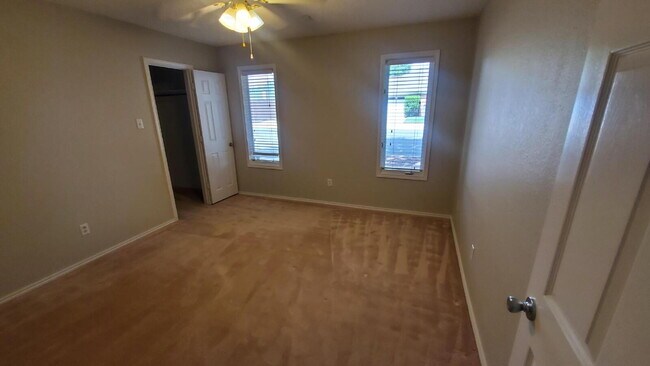 Building Photo - Spacious Townhome Southwest Lubbock