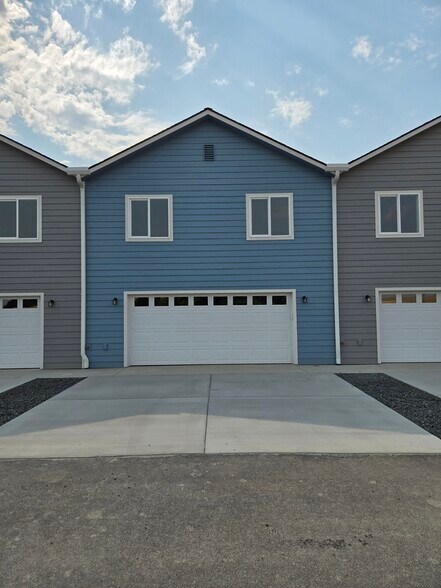 Building Photo - 1400 Edington Ave