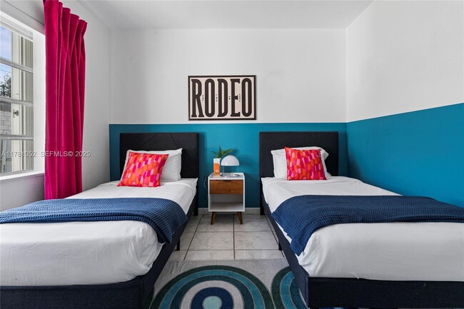 Building Photo - 260 NE 45th St