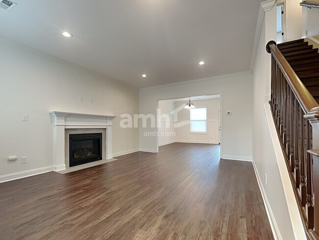 Building Photo - 1016 Carter Ridge Dr