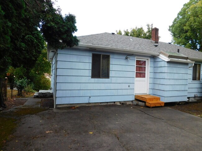 Building Photo - 4Bd/1.5Ba Two Story Home - Available soon!