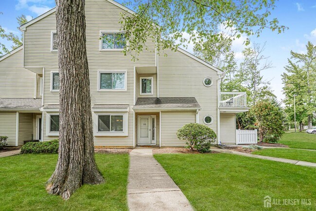 Primary Photo - 33 Foxtail Ln